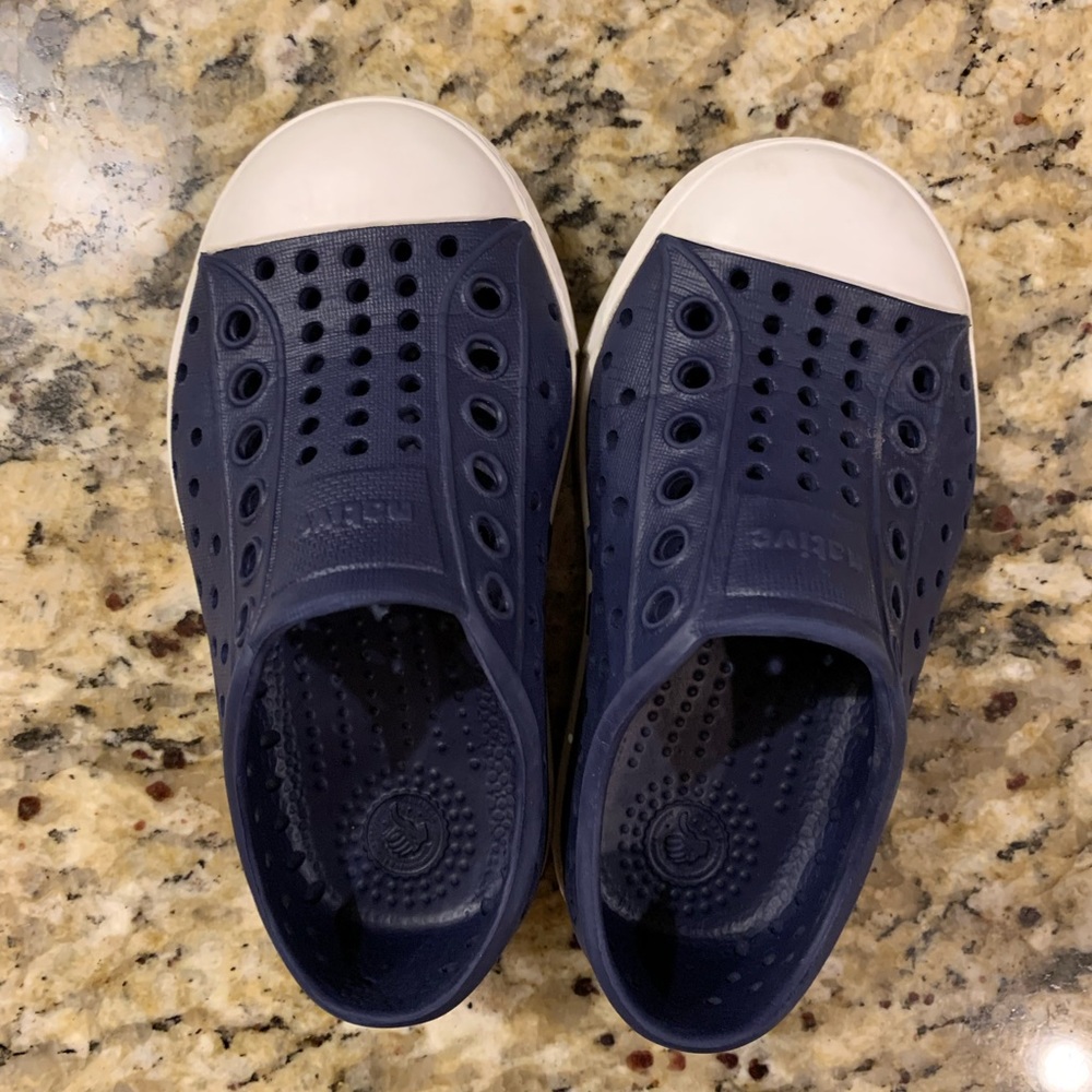 Native shoes size 6